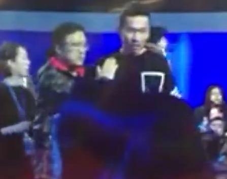  《非诚勿扰》观众上台暴揍男嘉宾 孟非吓呆大叫保安