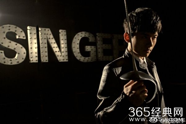 我是歌手巅峰会张杰《Earth Song》现场版在线试听歌词