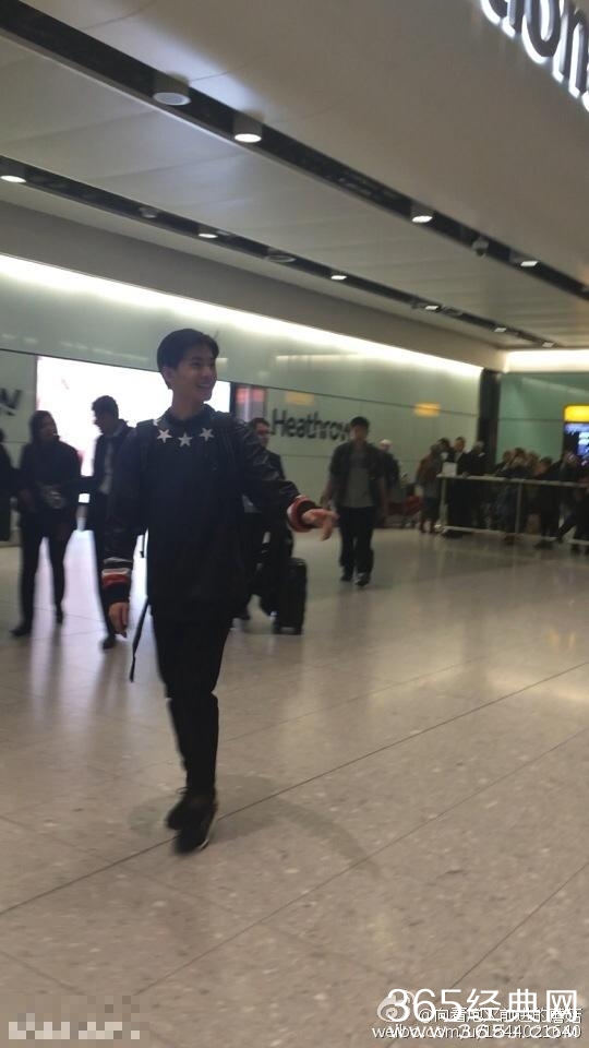 花儿与少年第二季花絮曝光_杨洋与粉丝热聊 宁静红衣抢镜_365经典网