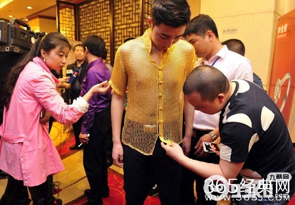 男式黄金衬衣和女式黄金内衣值多少钱及照片