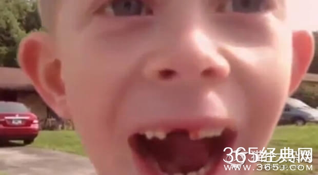 美国父亲驾极品跑车给儿子拔牙 视频火爆网络