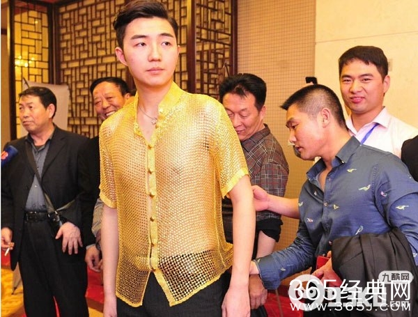 男式黄金衬衣和女式黄金内衣值多少钱及照片