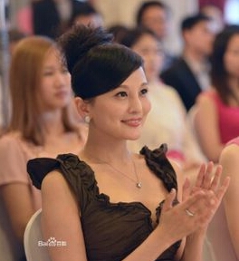 《爱你万缕千丝》方华是谁演的 方华扮演者吴谨西资料照片