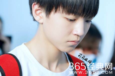 王俊凯机场发脾气吼粉丝现场视频  王俊凯机场吼粉丝真相揭秘