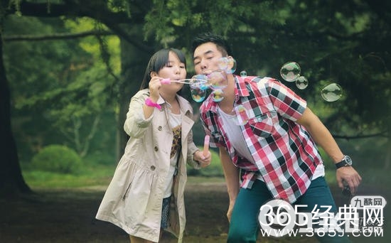 任贤齐10岁女儿Rati和7岁儿子Cody照片