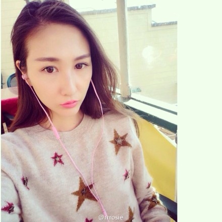 王思聪带新欢rrrosie韩国游玩被拍 rrrrrros个人资料微博照片