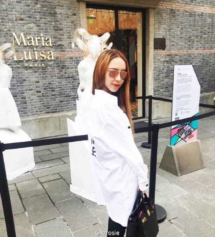王思聪带新欢rrrosie韩国游玩被拍 rrrrrros个人资料微博照片