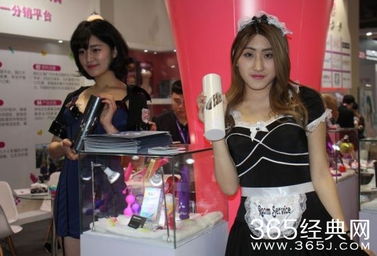 上海成人展首设专业观众日 日本女优着“中国红”助阵