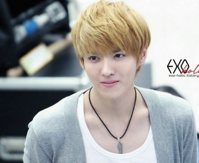 吴亦凡晒杀马特旧照