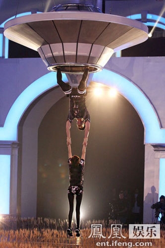 陆毅鲍蕾《为她而战》首秀 贝儿高能乱入萌萌哒