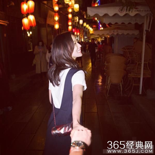 王珞丹晒与神秘人牵手照 网友：有本事亮正面