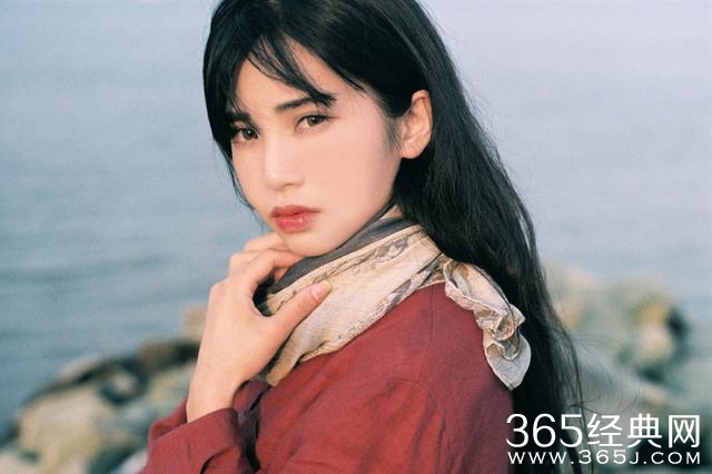 唯美的图片：一个不经意，你的笑容就成了谁的整个世界。