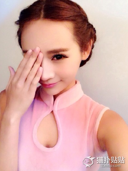 校花Gabby化身足球宝贝 力挺梅西冲刺400球