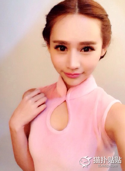 校花Gabby化身足球宝贝 力挺梅西冲刺400球