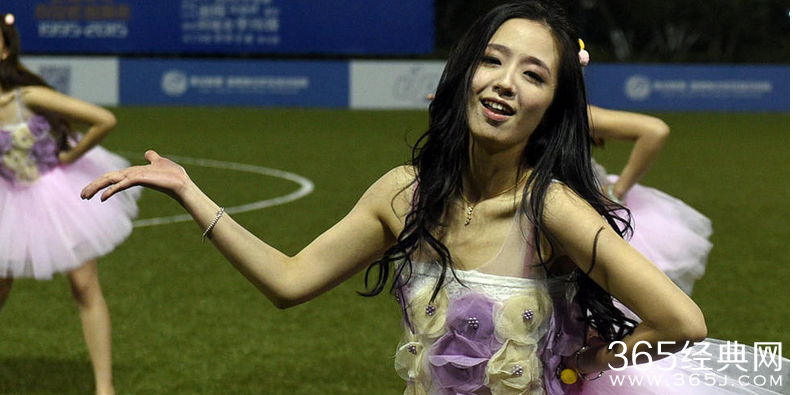 申花宝贝似佟丽娅，热舞活力四射