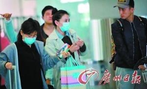 高圆圆戴口罩亮相被疑怀孕 曾被传与陆川相恋