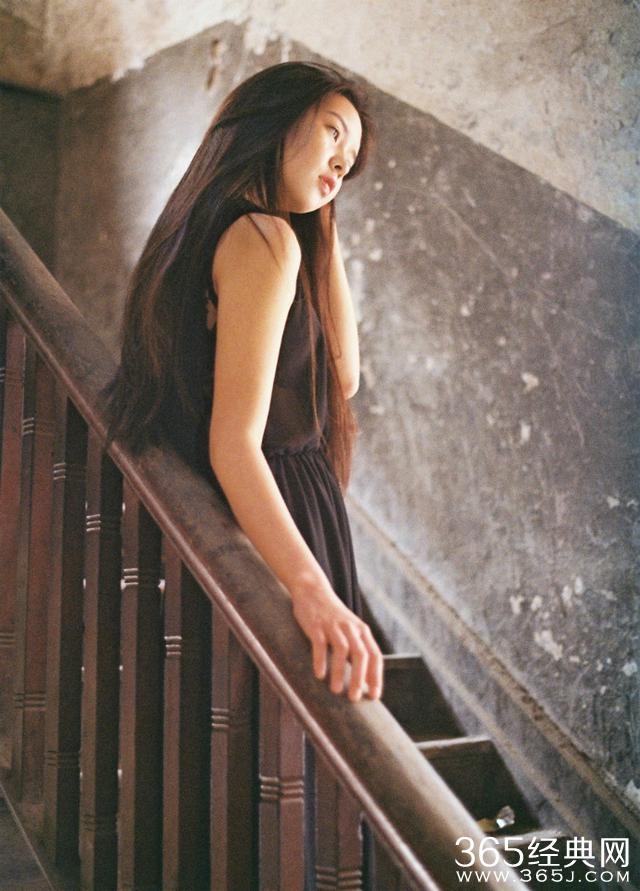 唯美的图片：一个不经意，你的笑容就成了谁的整个世界。