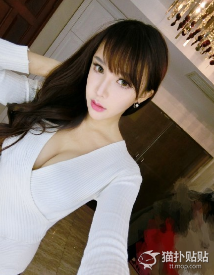 校花Gabby化身足球宝贝 力挺梅西冲刺400球