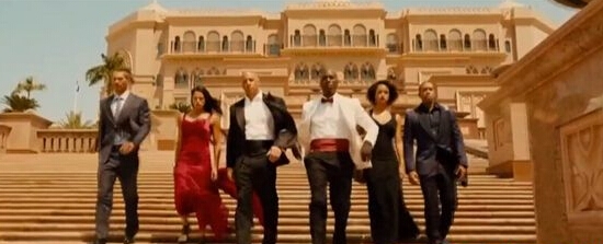 《速度与激情7》在迪拜换衣服下楼梯时的插曲是什么图片