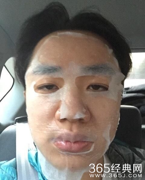 王祖蓝清晨晒敷面膜照