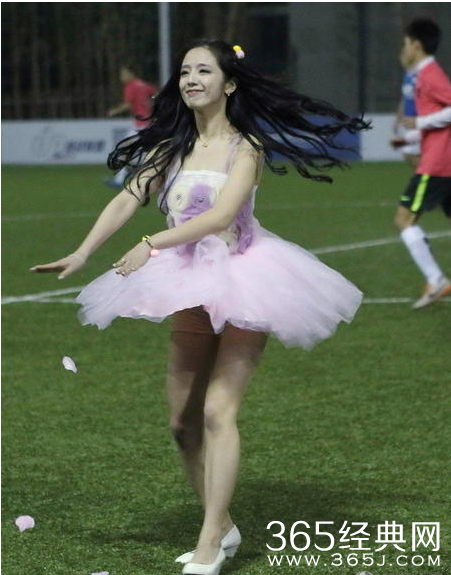 申花宝贝似佟丽娅，热舞活力四射