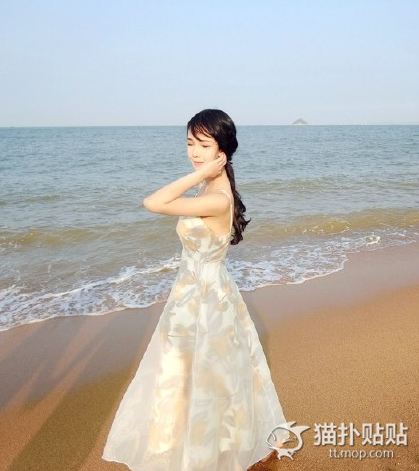 校花Gabby化身足球宝贝 力挺梅西冲刺400球