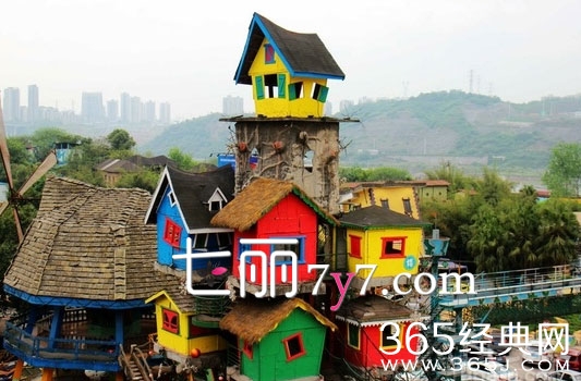 重庆惊现梦幻最牛树屋引围观（图）虽漂亮梦幻但可惜不能住