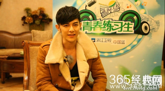 《练习生》汪东城紧搂美女学员 变暖男喊话我保护你