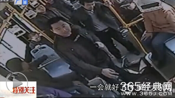 实拍大妈公交车上玩假摔 乘客帮忙被反咬