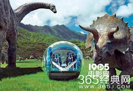 《侏罗纪世界》曝新海报 沧龙张血盆大口吞噬大白鲨