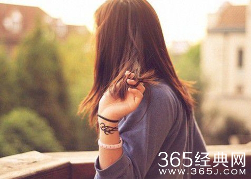 2015令人无语的说说：时间好快，一眨眼你就爱上别人。