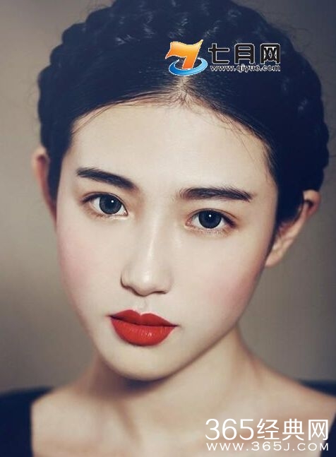 张辛苑ps前后对比照及个人资料背景 张辛苑为什么叫母神