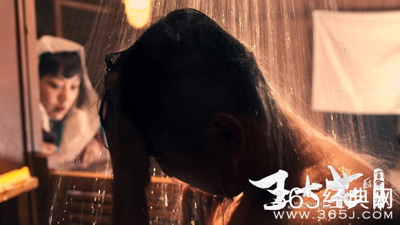 王大花的革命生涯任务升级_闫妮男澡堂捡肥皂_365经典网