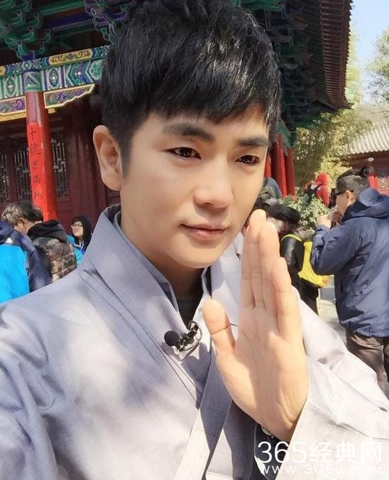 张晓龙沈梦辰晒搞怪合影 “兄妹”感情令人羡慕