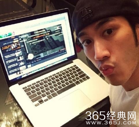 花样姐姐李治廷与网友弹幕聊天全纪录_李治廷玩弹幕什么时候播出_各种没节操问题