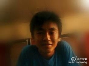 王宝强晒与众网友撞脸照：基因遍布大江南北