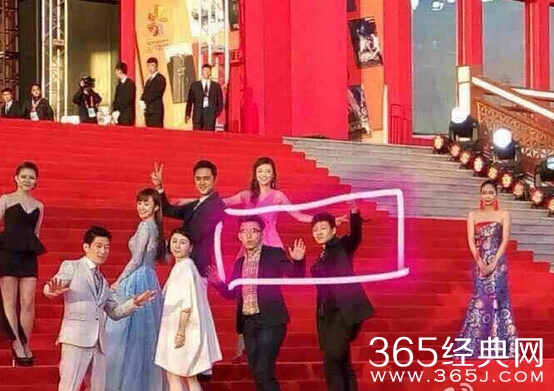 北京国际电影节路人冒充明星走红毯 冒充明星的两个路人是谁 路人怎么进入电影节红毯的