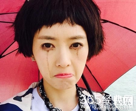 都市小妞童瑶拍戏崴伤脚_委屈不已哭花妆_365经典网