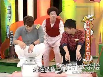 你跟马桶有什么仇？非用这高难度的姿势