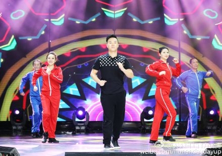 天天向上20150417期广场舞男神王广成个人资料介绍_王广成获广场舞杰出贡献奖_365经典网