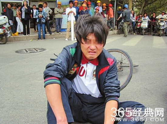 云南现碰瓷哥6年被撞9次皆为同一姿势