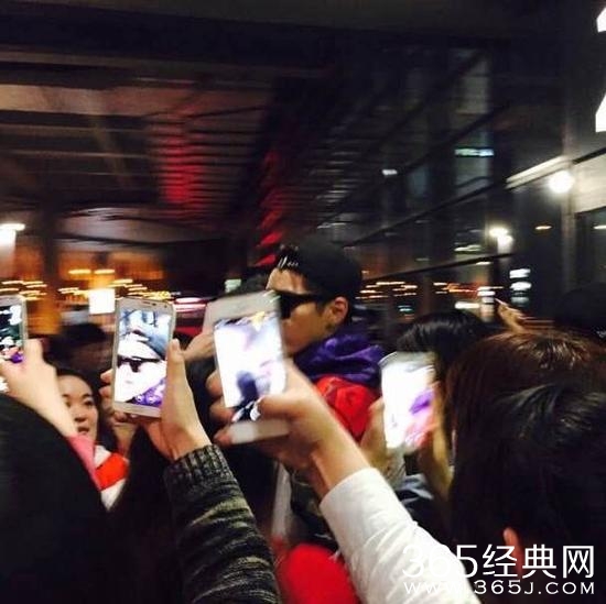 吴亦凡被堵上海机场