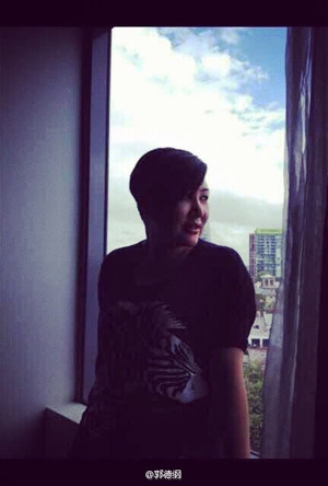  郭德纲晒四口照片为妻庆生 两子相差多少岁