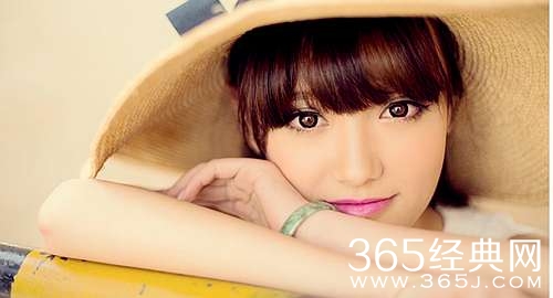 爱情和婚姻的基础是忠诚、信任和妥协。