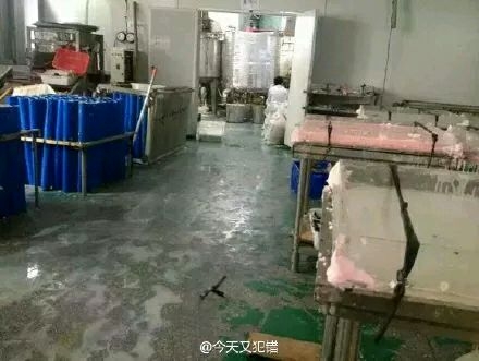 中华神皂三无产品脏乱差生产环境曝光触目惊心