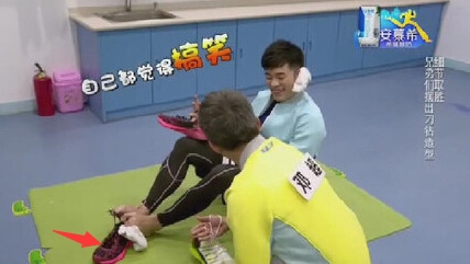 奔跑吧兄弟2第一期蓝队的外套和鞋子是什么牌子的多少钱_陈赫穿的鞋子是什么牌子的_365经典网