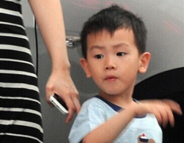 王宝强老婆马蓉和儿子正面照及个人资料介绍_马蓉科技馆晒儿子照片_365经典网