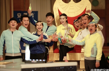 奔跑吧兄弟2第一期蓝队的外套和鞋子是什么牌子的多少钱_陈赫穿的鞋子是什么牌子的_365经典网