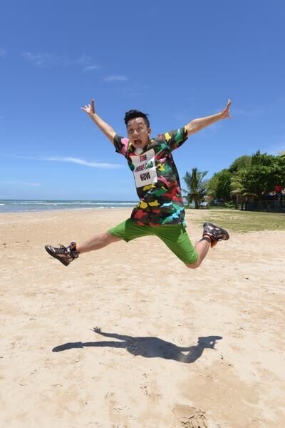 《前往世界的尽头》郝雷教原住民唱歌《月半弯》