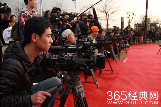 揭密《奔跑吧兄弟》制作团队：那些流水线工人、电视手艺人的背后故事